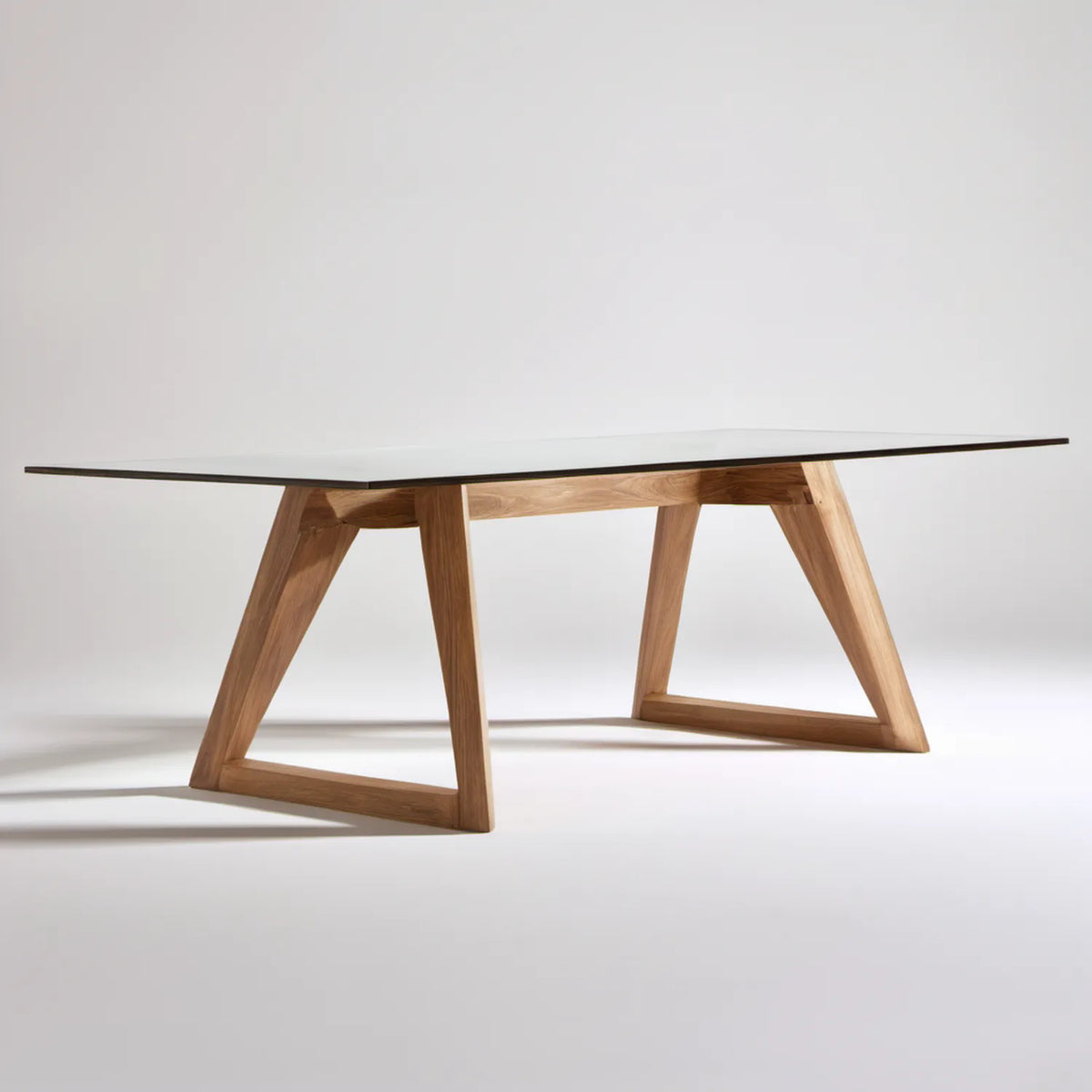 Biały matowy stół do jadalni 180 x 90 x 75 cm z blatem MDF i podstawą z naturalnego dębu